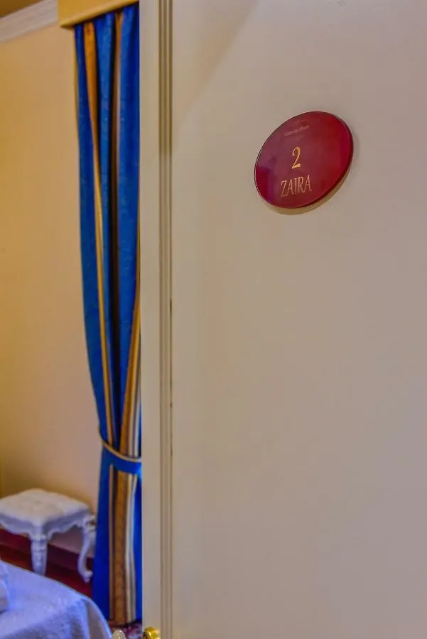 Bed and Breakfast Palazzo Degli Affreschi CTA