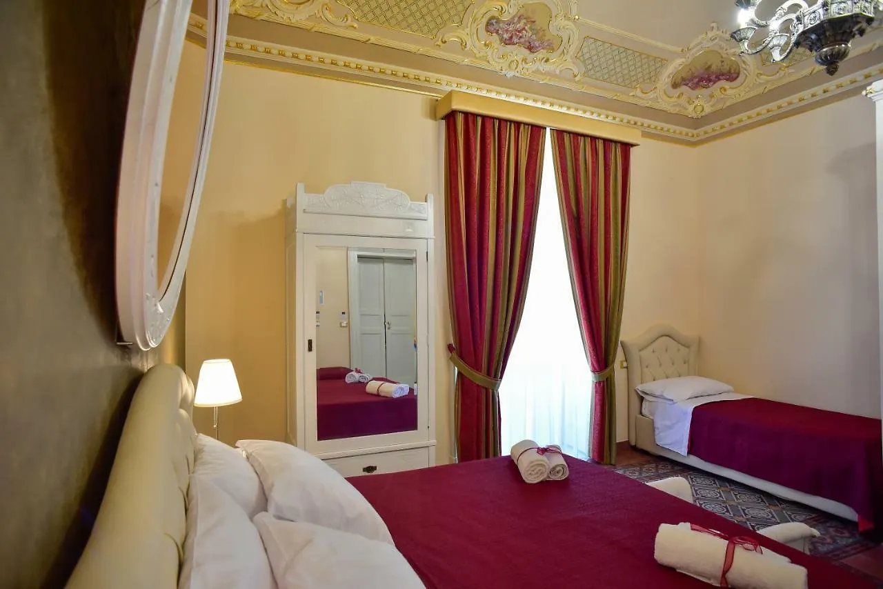 Bed and Breakfast Palazzo Degli Affreschi CTA Italia
