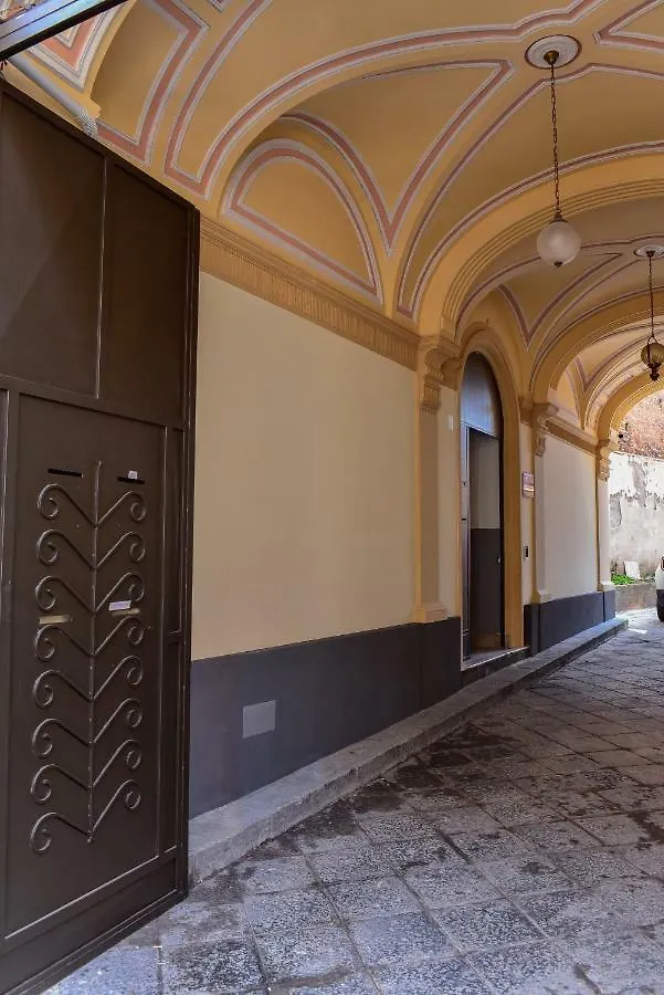 Bed and Breakfast Palazzo Degli Affreschi CTA Italia